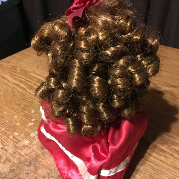 COLLECTORS CHOICE SERIES BY DANDEE PORCELAIN MUSICAL DOLL - Picture 2 of 10